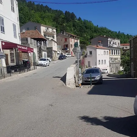 10 Min De Corte, 5 Couchages,