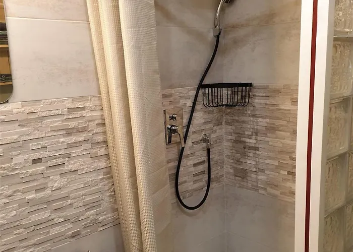 10 Min De Corte, 5 Couchages, * ונאקו